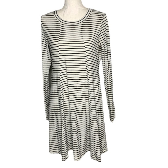 BCBGeneration Long sleeve black and white striped tunic dress keyhole back sz M - Picture 2 of 6